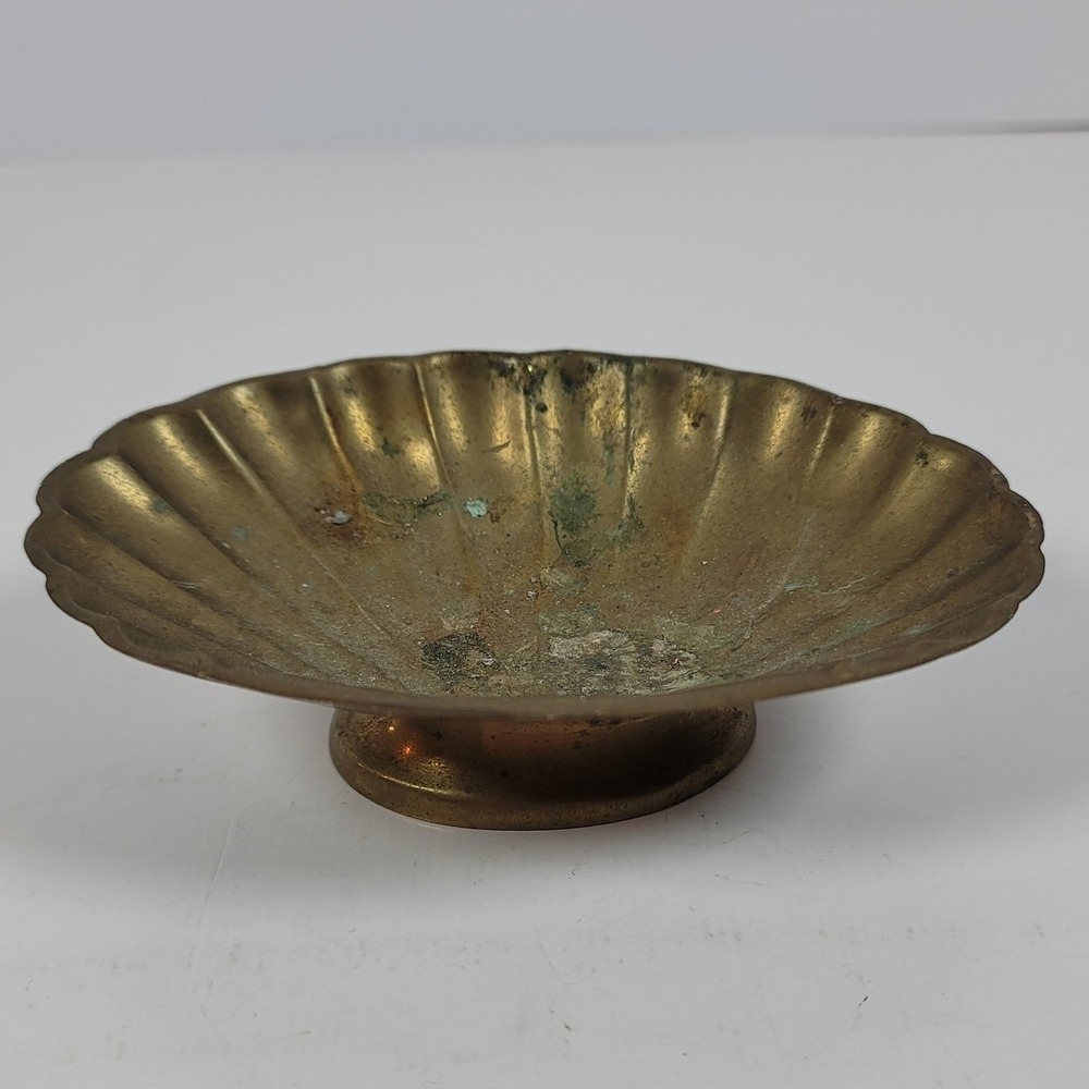 Vintage Brass Scalloped Shell Trinket Dish Pedestal Soap Bowl Coastal Decor